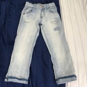 Boys Oshkosh size 4T jeans.